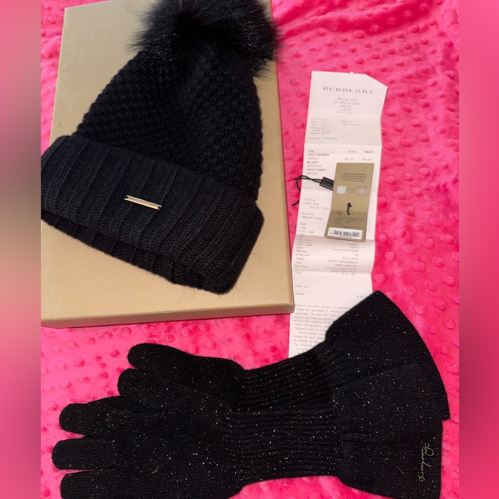 SOLD❌Burberry Pom Pom hat never used & gloves